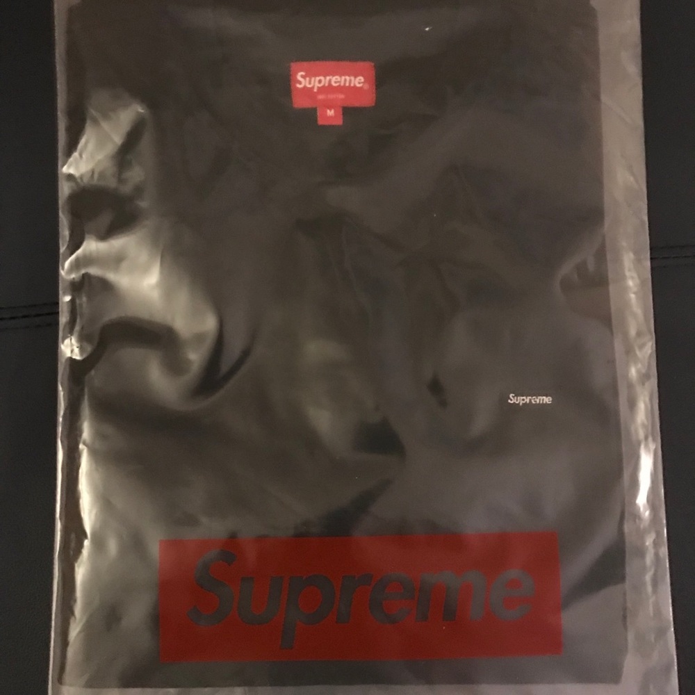 Supreme small box tee